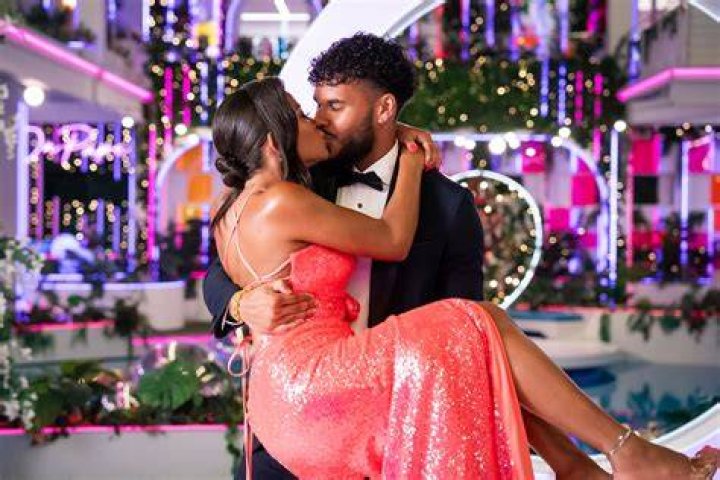 when does love island come on